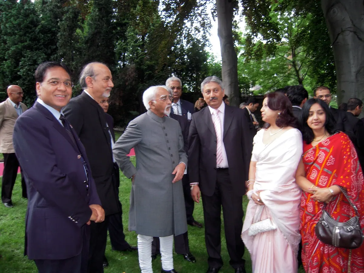 H.E. Hamid Ansari, Vice-President of India (2007–2017), with the Wadehra family.